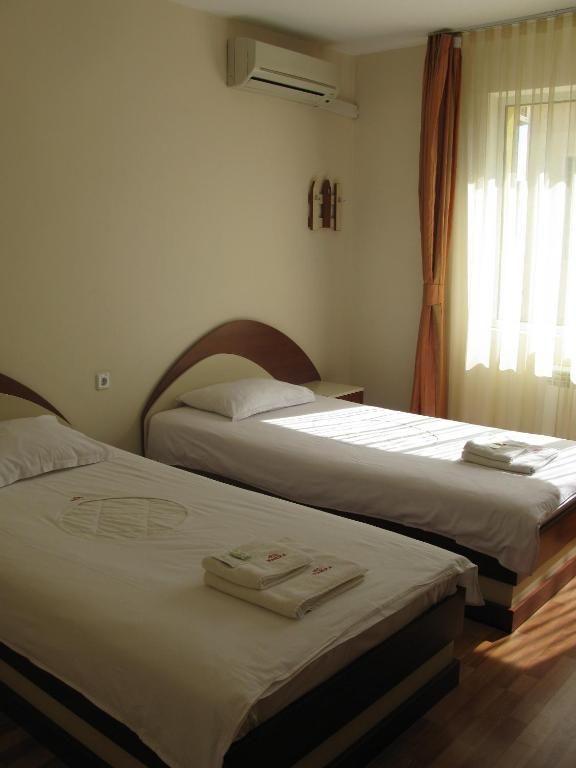 Отель Hotel Nakra Radnevo