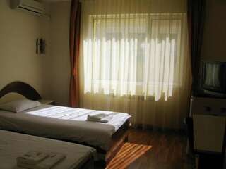 Отель Hotel Nakra Radnevo Двухместный номер с 2 отдельными кроватями-14